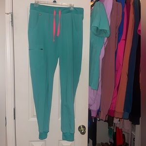 FIGS SCRUBS SURGICAL GREEN